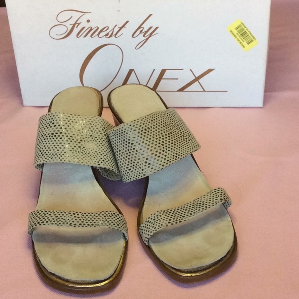 FINAL SALE PRICE Dillard’s Onex Italian PU Leather Wedges